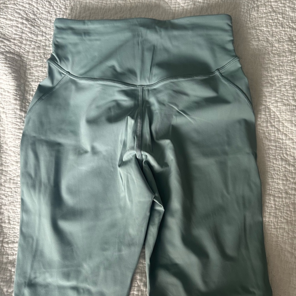 Lululemon High Rise, 7/8 length leggings, size 6